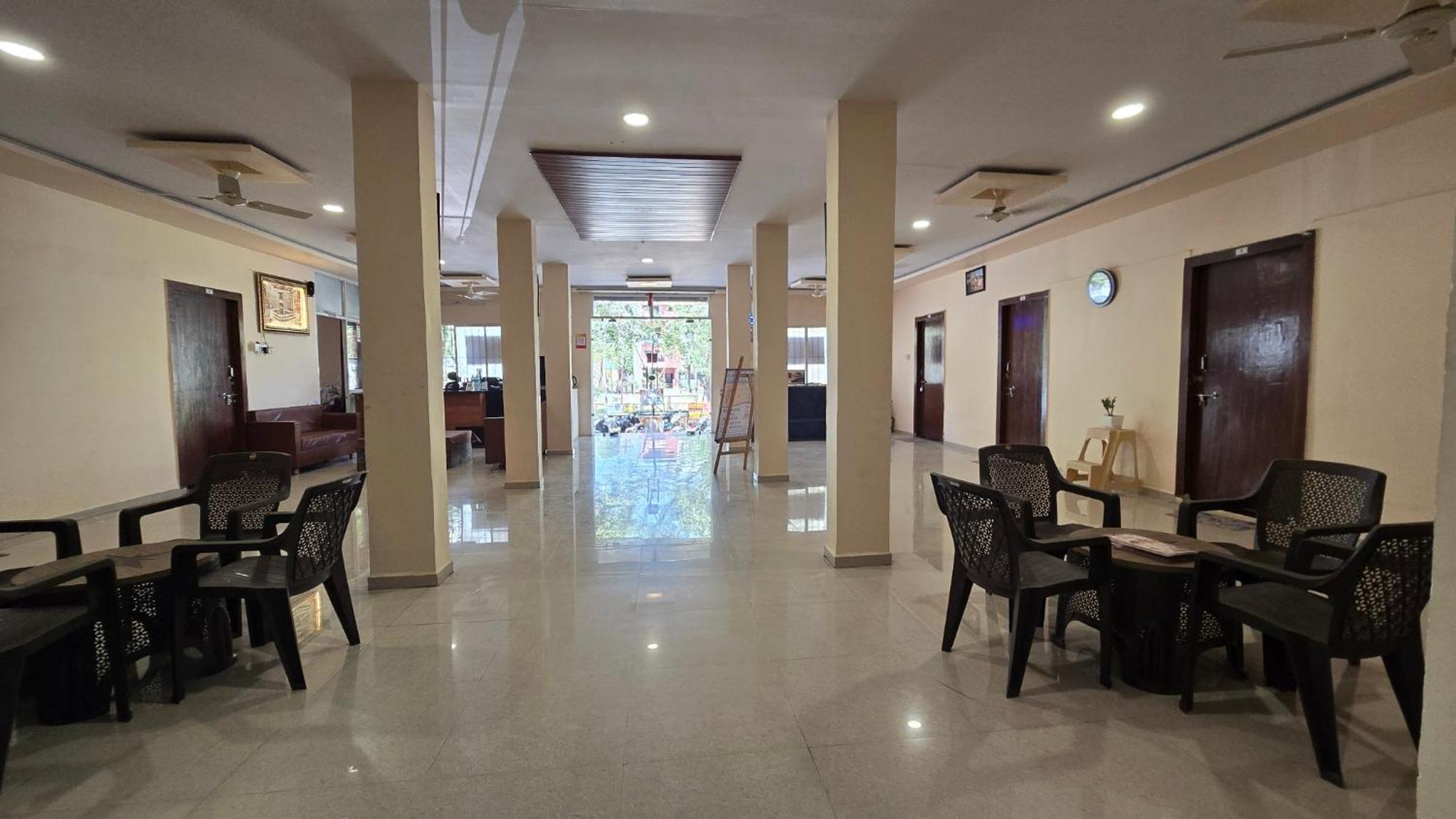 Hotel Maheshwari Green'S Ujjain Exterior foto