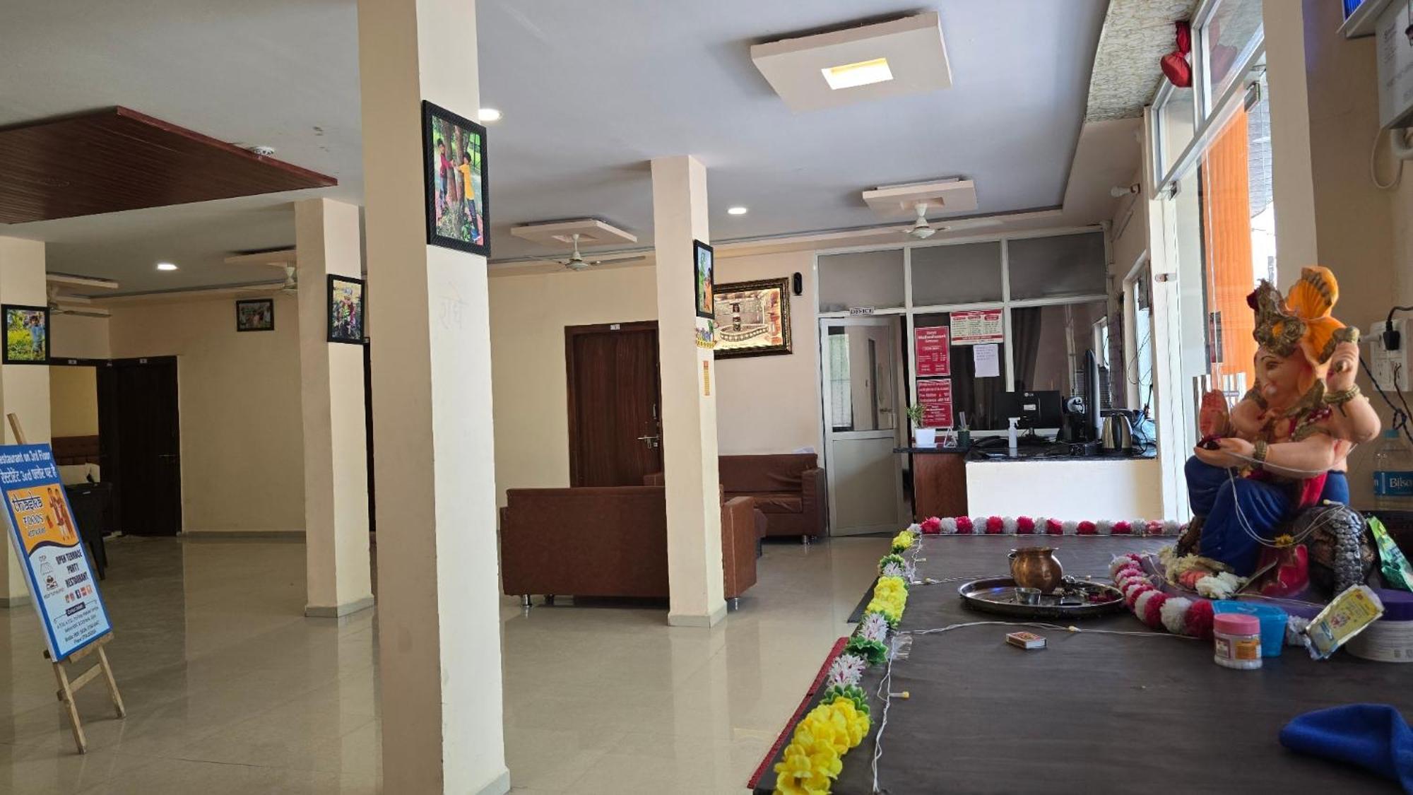 Hotel Maheshwari Green'S Ujjain Exterior foto
