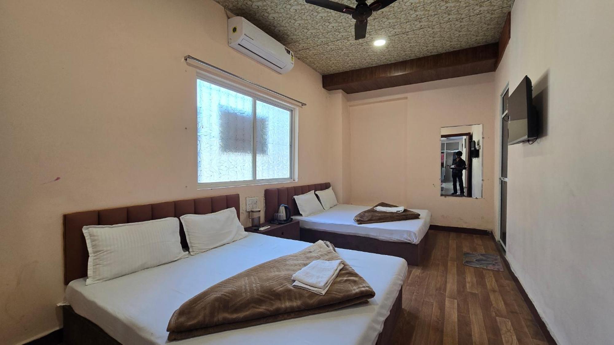 Hotel Maheshwari Green'S Ujjain Exterior foto